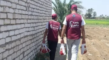 “مؤسسة أبو العينين” تقوم بتوزيع لحوم الأضاحي على الأسر المحتاجة في بني سويف
