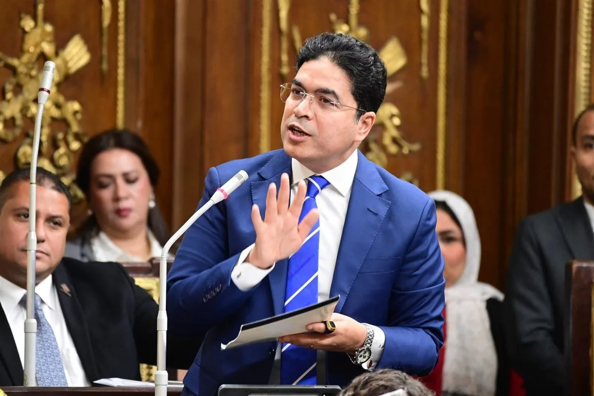 النائب ضياء الدين داود يقدم طلب تحقيق حول فساد في ديوان المحافظة بدمياط النائب ضياء الدين داود يقدم طلب تحقيق حول فساد في ديوان المحافظة بدمياط