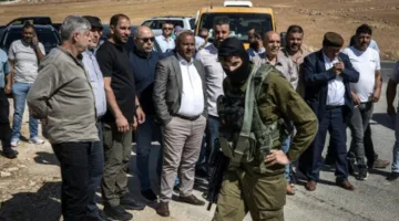 إسرائيل تحظر جولة صحفية في قرية المخرج باسل عدرا الحائز على جائزة الأوسكار