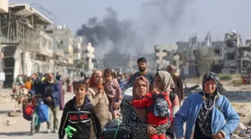 منشورات ورسائل نصية تُشجع على تهجير سكان غزة
