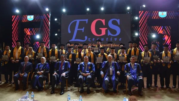 رئيس جامعة الإسكندرية يشارك في حفل تخرج دفعة جديدة من طلاب الماجستير المهني