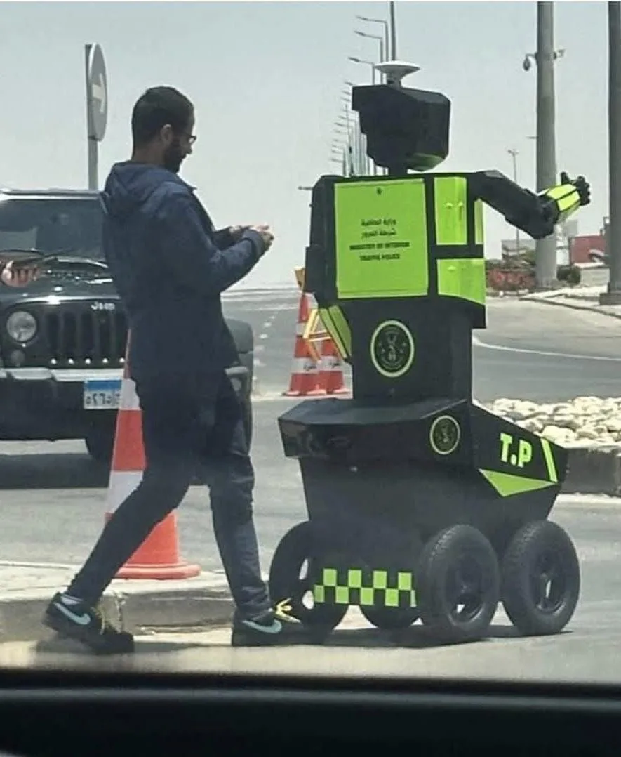 بعد تدشينه في العاصمة الإدارية: وظائف رجل المرور الإلكتروني الجديد