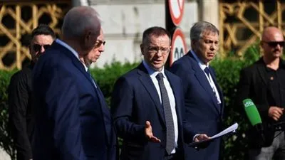 روسيا تقدم لكييف خطة مزدوجة لإنهاء النزاع: انتخابات، معاهدة سلام، وتبادل الضحايا والأسرى. روسيا تقدم لكييف خطة مزدوجة لإنهاء النزاع: انتخابات، معاهدة سلام، وتبادل الضحايا والأسرى.