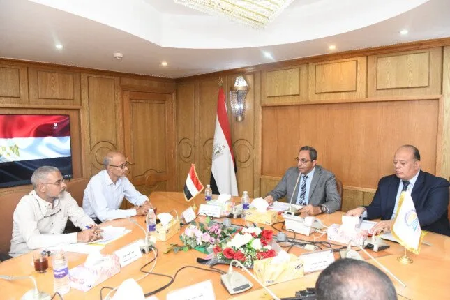محافظ قنا يناقش سبل تعزيز الإيرادات الذاتية وتعظيم الاستفادة من الأصول العامة محافظ قنا يناقش سبل تعزيز الإيرادات الذاتية وتعظيم الاستفادة من الأصول العامة