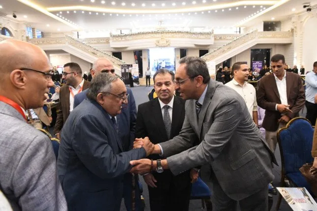 محافظ قنا يفتتح المؤتمر الأول لصيادلة جنوب الصعيد بحضور 500 صيدلي محافظ قنا يفتتح المؤتمر الأول لصيادلة جنوب الصعيد بحضور 500 صيدلي