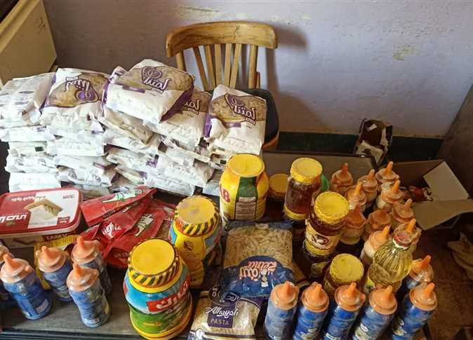 مصادرة 75 كجم من المواد الغذائية المنتهية الصلاحية وخل وزيت مجهولين في حملة تفتيشية ببني سويف