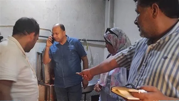 إتلاف مواد غذائية فاسدة في حملة واسعة بمطروح إتلاف مواد غذائية فاسدة في حملة واسعة بمطروح