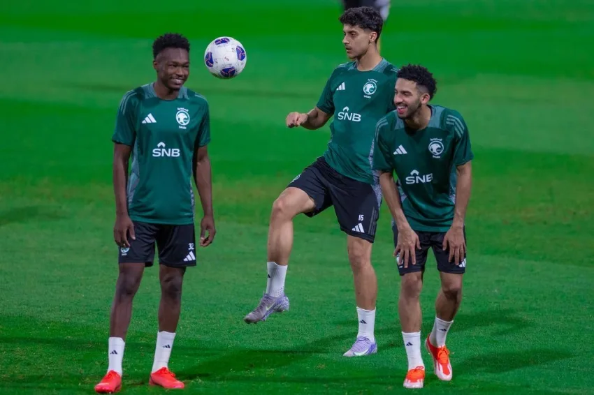 الأخضر يجهز نفسه لملاقاة البحرين في تصفيات مونديال كأس العالم الأخضر يجهز نفسه لملاقاة البحرين في تصفيات مونديال كأس العالم