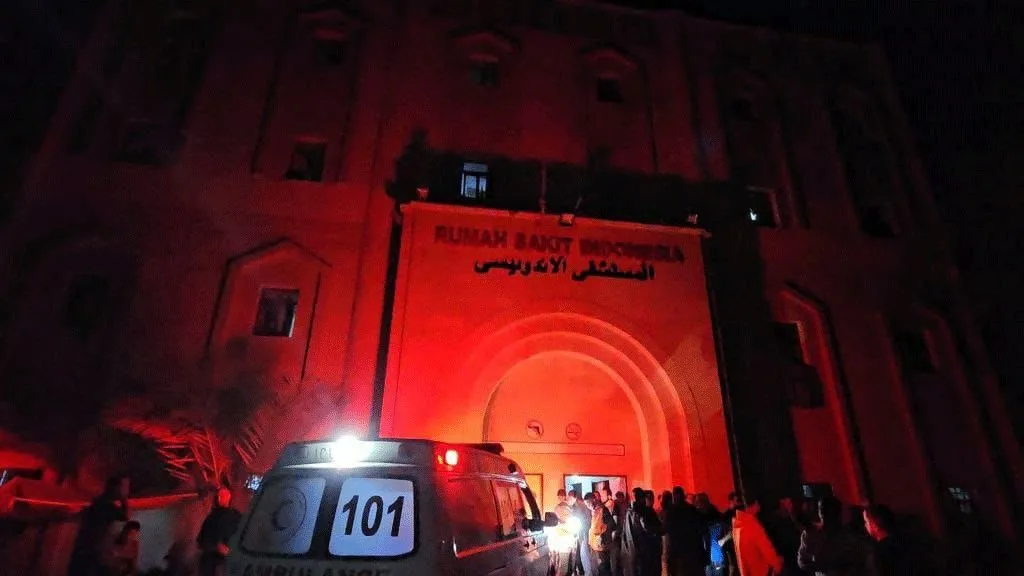 قوات الاحتلال الإسرائيلي تداهم المستشفى الإندونيسي في غزة قوات الاحتلال الإسرائيلي تداهم المستشفى الإندونيسي في غزة