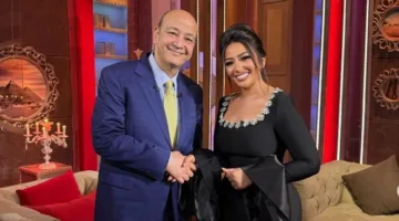 برفقة عمرو أديب، رحمة محسن تشارك صورتها من برنامج «الحكاية»