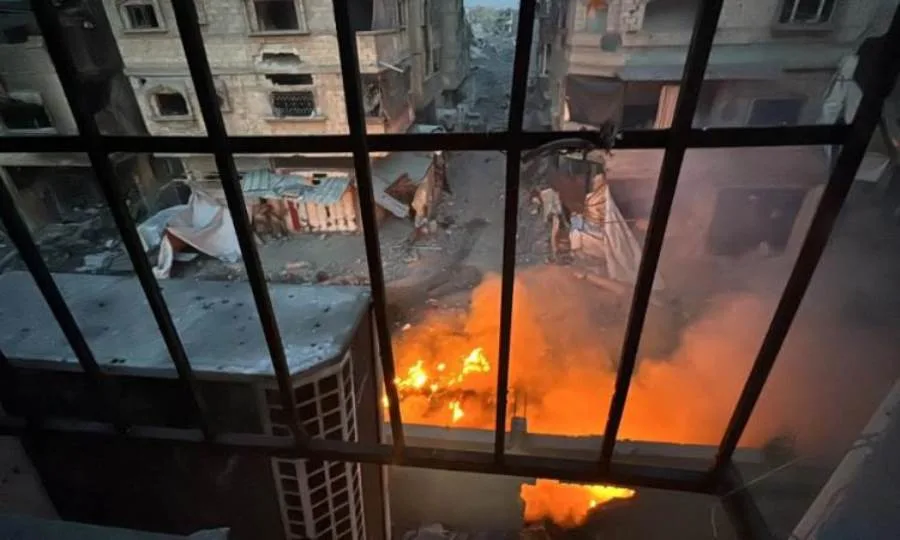 الاحتلال الإسرائيلي يداهم المستشفى الإندونيسي في بيت لاهيا بشمال غزة الاحتلال الإسرائيلي يداهم المستشفى الإندونيسي في بيت لاهيا بشمال غزة