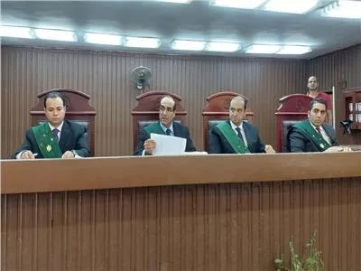 محكمة جنايات شبرا تحكم بالسجن المؤبد والمشدد على ربة منزل وعامل بتهمة تجارة المخدرات محكمة جنايات شبرا تحكم بالسجن المؤبد والمشدد على ربة منزل وعامل بتهمة تجارة المخدرات