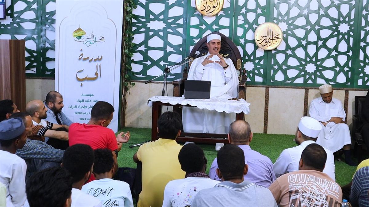الداعية جابر بغدادي خلال مشاركته بمجالس النور بالحسين 