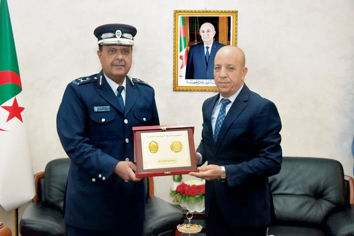 مدير الأمن في الجزائر يستقبل العطية