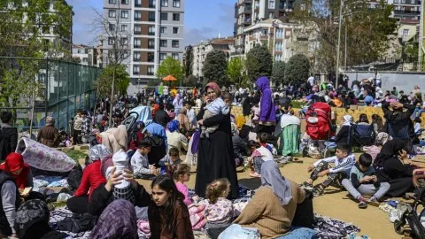 امرأة تفقد حياتها جراء زلزال بقوة 5.8 درجات قبالة سواحل مرمريس في تركيا امرأة تفقد حياتها جراء زلزال بقوة 5.8 درجات قبالة سواحل مرمريس في تركيا