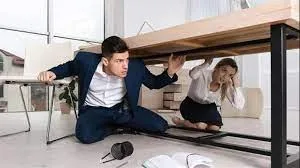كيف تتجنب مخاطر الزلازل والهزات الأرضية؟ كيف تتجنب مخاطر الزلازل والهزات الأرضية؟