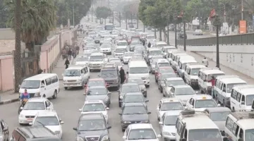 حالة الطرق: ازدحام حركة المركبات في معظم شوارع وميادين القاهرة والجيزة