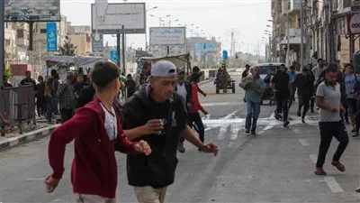 الجيش الإسرائيلي يعترف باستهداف المدنيين.. سقوط عشرات الفلسطينيين قتلى أثناء انتظارهم المساعدات في غزة. الجيش الإسرائيلي يعترف باستهداف المدنيين.. سقوط عشرات الفلسطينيين قتلى أثناء انتظارهم المساعدات في غزة.