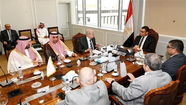 وزير الإسكان يستقبل وفدًا من السعودية لتعزيز التعاون في مجالات البناء والاستثمار العقاري وزير الإسكان يستقبل وفدًا من السعودية لتعزيز التعاون في مجالات البناء والاستثمار العقاري