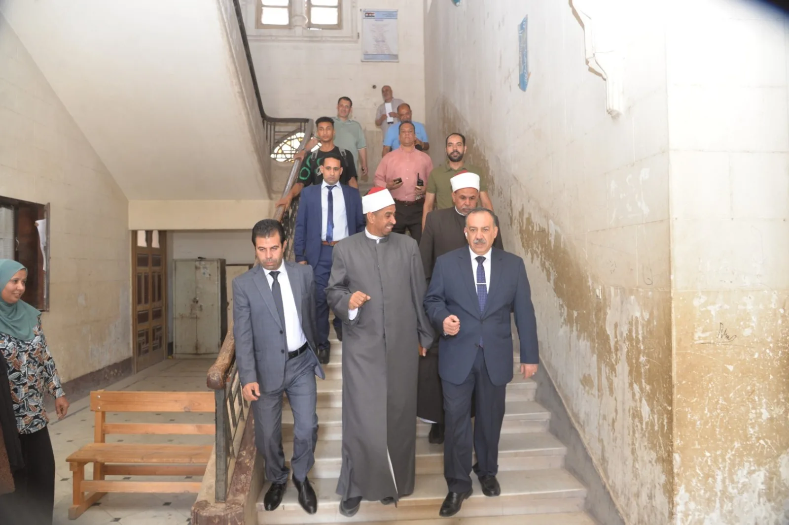 حظر دخول الهواتف المحمولة.. محافظ أسيوط يزور امتحانات الثانوية الأزهرية في معهد فؤاد الأول حظر دخول الهواتف المحمولة.. محافظ أسيوط يزور امتحانات الثانوية الأزهرية في معهد فؤاد الأول