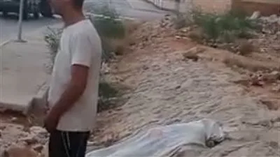 امرأة تصدم عاملًا بسيارتها على كورنيش المقطم الجديد امرأة تصدم عاملًا بسيارتها على كورنيش المقطم الجديد