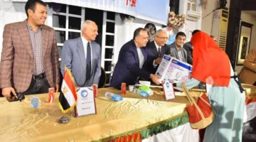 محافظ أسيوط يشارك في احتفال كبير لتوزيع “هدية الرئيس” للأيتام وعائلاتهم في منفلوط وتكريم 32 من الشباب المتميزين.