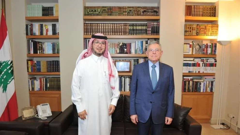 بخاري يتناول آخر التطورات السياسية مع السنيورة بخاري يتناول آخر التطورات السياسية مع السنيورة