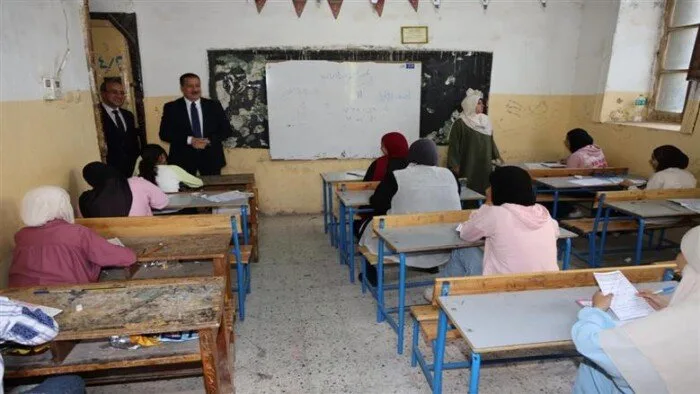 اعتقال طالبتين بتهمة محاولة تسريب امتحان «الصف الإعدادي» في المنوفية اعتقال طالبتين بتهمة محاولة تسريب امتحان «الصف الإعدادي» في المنوفية