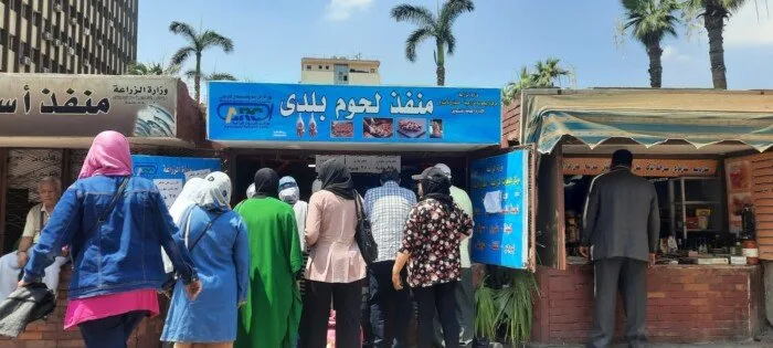 ازدحام المواطنين في مراكز وزارة الزراعة لشراء لحوم عيد الأضحى ازدحام المواطنين في مراكز وزارة الزراعة لشراء لحوم عيد الأضحى