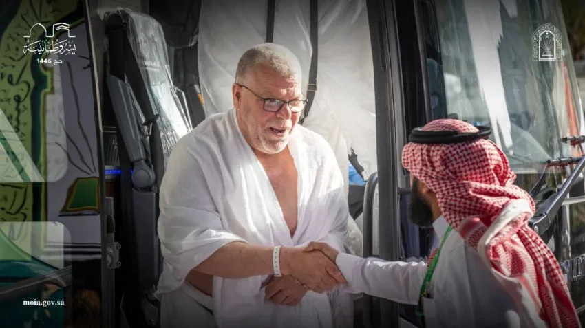 برنامج خادم الحرمين الشريفين للحج يستمر في تقديم خدماته لضيوف الله. برنامج خادم الحرمين الشريفين للحج يستمر في تقديم خدماته لضيوف الله.