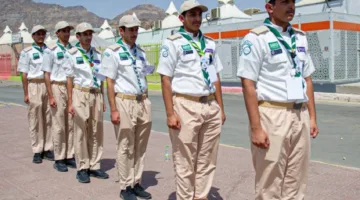 ستة توائم من كشافة الوطن التقوا صدفة في الميدان، وقلوبهم مليئة بالعطاء لخدمة زوار الرحمن.