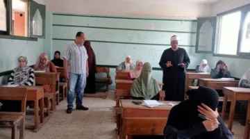 مدير منطقة القليوبية الأزهرية يقوم بزيارة لجان امتحانات الثانوية الأزهرية في لجنة الفتيات بالقناطر الخيرية.