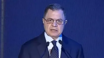 وزير الداخلية يقدم التهاني لرئيس الوزراء بمناسبة عيد الأضحى المبارك