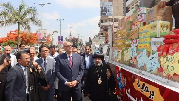 محافظ القليوبية ورئيس جامعة بنها يزوران منافذ “خير مزارعنا لأهالينا” بمناسبة عيد الأضحى