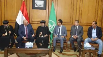 محافظ القليوبية يرحب بوفد من الكنيسة لتهنئتهم بعيد الأضحى المبارك