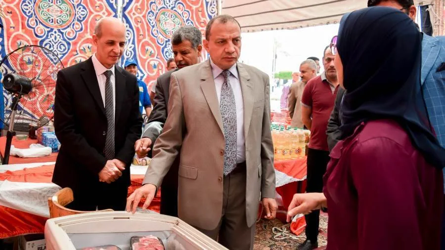بمناسبة عيد الأضحى.. رئيس جامعة بني سويف ي inaugurate معرض لبيع اللحوم والمواد الغذائية بمناسبة عيد الأضحى.. رئيس جامعة بني سويف ي inaugurate معرض لبيع اللحوم والمواد الغذائية