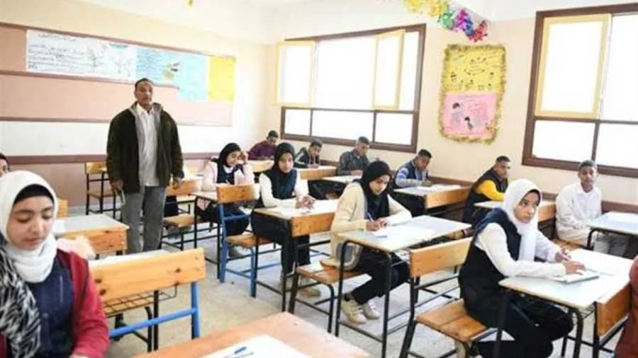 العلوم تضيء الابتسامة على وجوه طلاب الشهادة الإعدادية في المنيا العلوم تضيء الابتسامة على وجوه طلاب الشهادة الإعدادية في المنيا