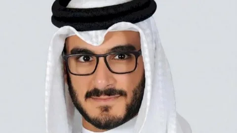 ملك البحرين يعيّن حفيده الشيخ عيسى وزيراً لمكتب رئيس الوزراء. ملك البحرين يعيّن حفيده الشيخ عيسى وزيراً لمكتب رئيس الوزراء.