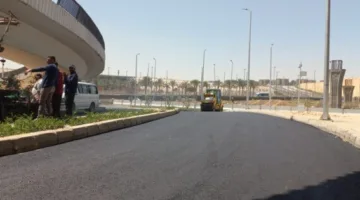 الجيزة تُكمل رصف طريق «كفر غطاطي الحيوي» أمام المتحف المصري الكبير تحضيرًا للافتتاح.