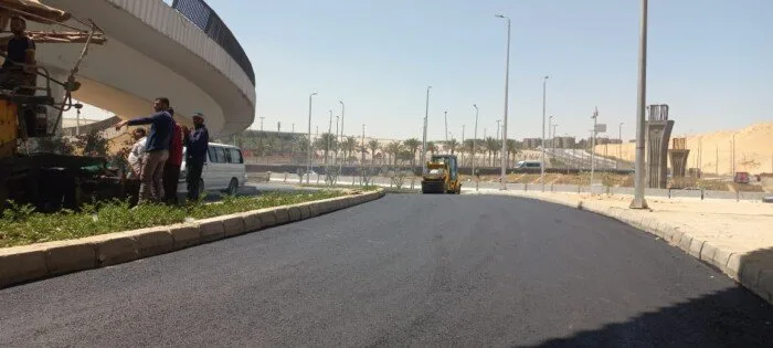 الجيزة تُكمل رصف طريق «كفر غطاطي الحيوي» أمام المتحف المصري الكبير تحضيرًا للافتتاح. الجيزة تُكمل رصف طريق «كفر غطاطي الحيوي» أمام المتحف المصري الكبير تحضيرًا للافتتاح.