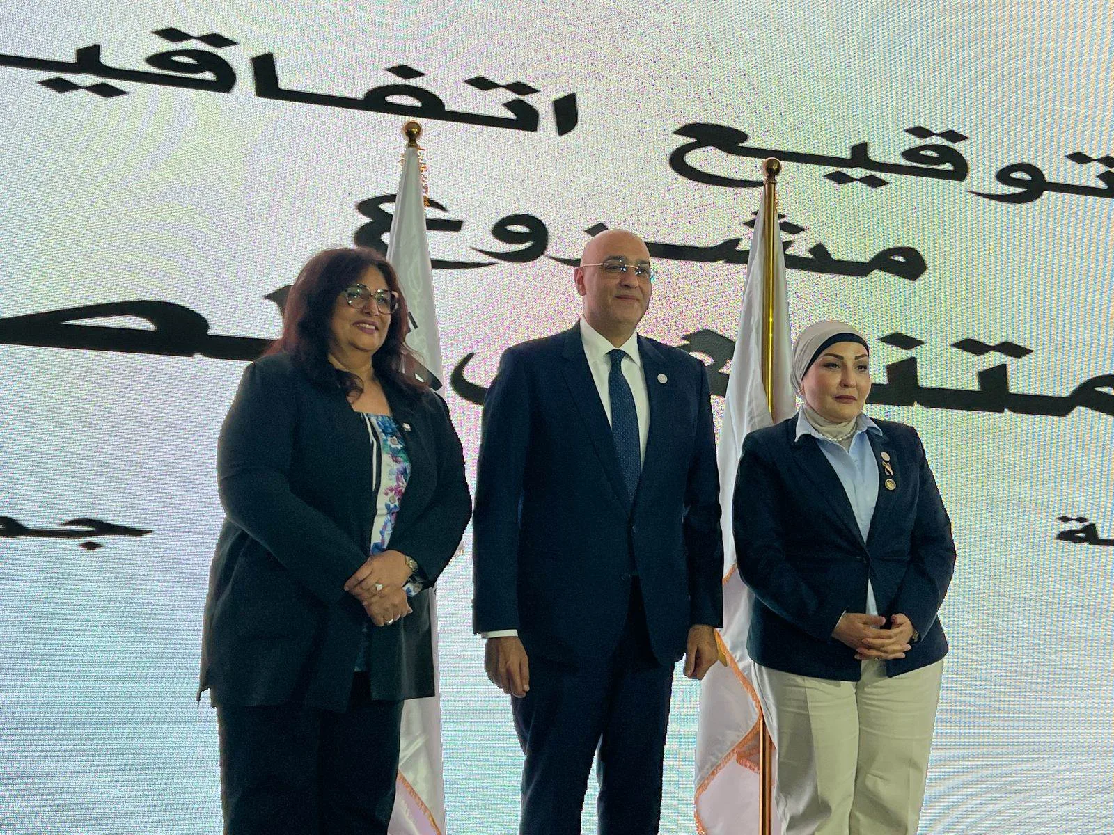 توقيع اتفاقية شراكة بين جمعية سيدات أعمال المستقبل ووكالة تطوير المشروعات الصغيرة لتمويل الجمعية توقيع اتفاقية شراكة بين جمعية سيدات أعمال المستقبل ووكالة تطوير المشروعات الصغيرة لتمويل الجمعية