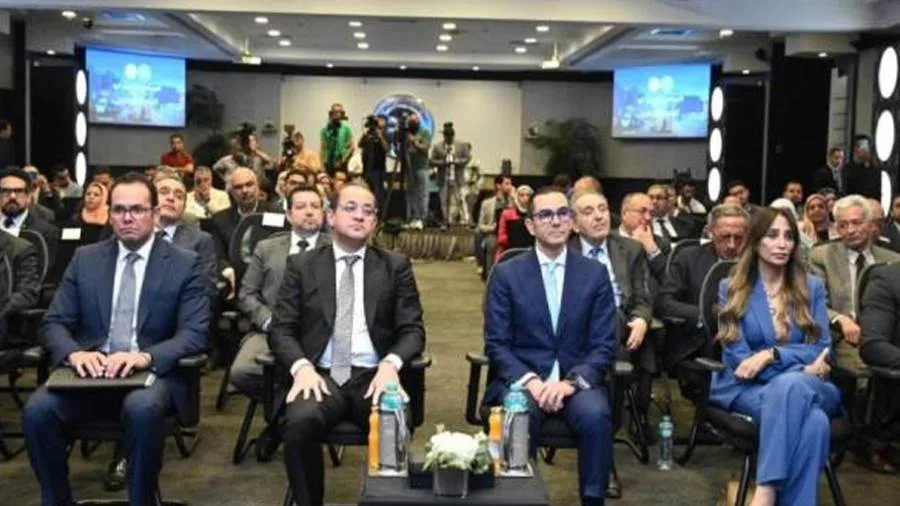 وزير الاستثمار والتجارة الخارجية ووزير المالية يكشفان عن تفاصيل البرنامج الجديد لدعم تصدير السلع.