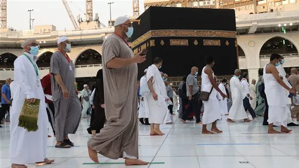 أحكام النساء في الحج: شروط الإحرام والطواف حسب آراء الفقهاء أحكام النساء في الحج: شروط الإحرام والطواف حسب آراء الفقهاء