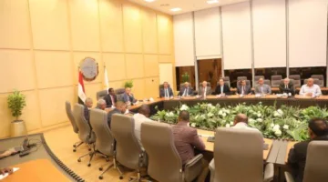 كمال الوزير يجتمع مع وزير التنمية العمرانية السوداني لاستكشاف فرص التعاون.