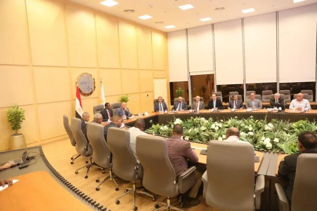 كمال الوزير يجتمع مع وزير التنمية العمرانية السوداني لاستكشاف فرص التعاون. كمال الوزير يجتمع مع وزير التنمية العمرانية السوداني لاستكشاف فرص التعاون.