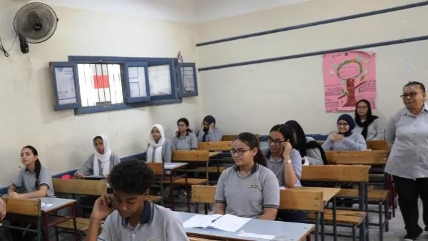 اختلاف وجهات نظر طلاب الشهادة الإعدادية في أسوان بعد اجتياز امتحان العلوم اختلاف وجهات نظر طلاب الشهادة الإعدادية في أسوان بعد اجتياز امتحان العلوم
