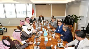 وزير الإسكان يستقبل وفدًا من وزارتي الاستثمار والبلديات والإسكان وهيئة المقاولين في السعودية لبحث سبل التعاون المشترك