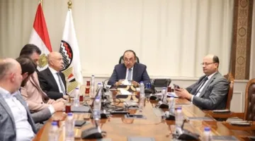 وزير قطاع الأعمال يستعرض فرص الشراكة الاستراتيجية مع شركة “باور إنترناشيونال” القطرية