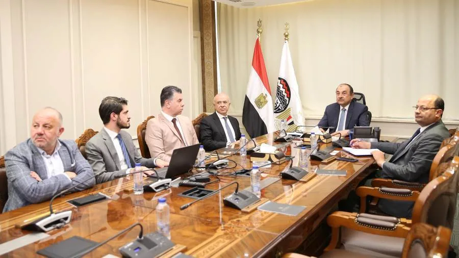 وزير الأعمال العامة يستقبل وفدًا من شركة “باور إنترناشيونال القابضة” وزير الأعمال العامة يستقبل وفدًا من شركة “باور إنترناشيونال القابضة”