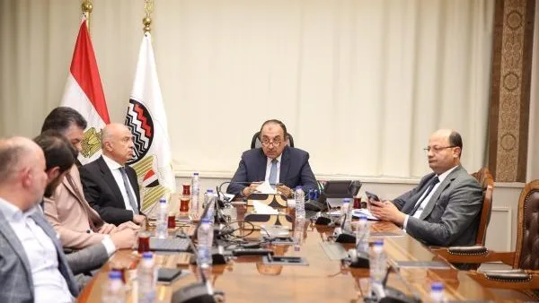 وزير قطاع الأعمال يستعرض إمكانيات الاستثمار والتعاون مع شركة “باور إنترناشيونال” القطرية وزير قطاع الأعمال يستعرض إمكانيات الاستثمار والتعاون مع شركة “باور إنترناشيونال” القطرية